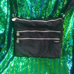 Baggallini cross body purse